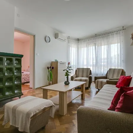 By The Sea - 13502 * Пула