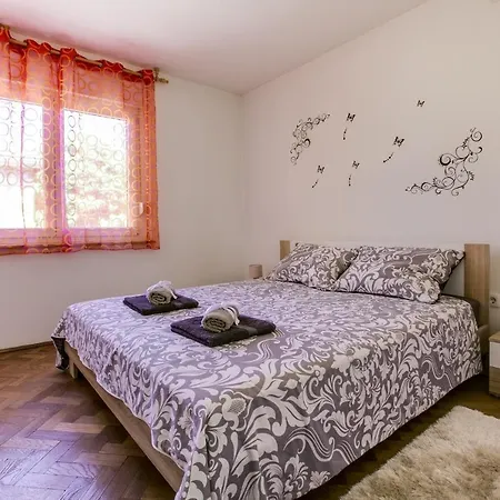 By The Sea - 13502 Pola