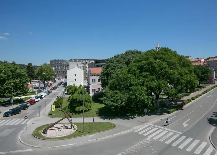 Apartment By The Sea - 13502 *